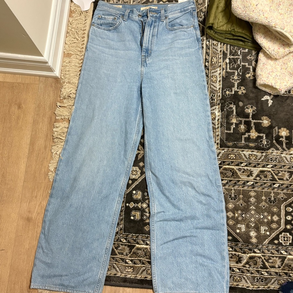 Levi’s High Rise Straight Leg Jeans Loose .